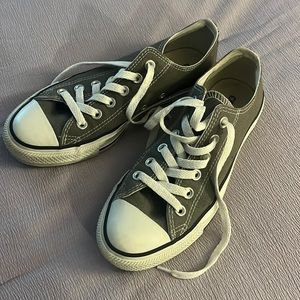 Women’s converse low top EUC size 7